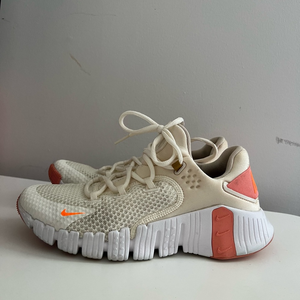 USED Women Free Nike Metcon 4 Sail Total Orange size 7.5